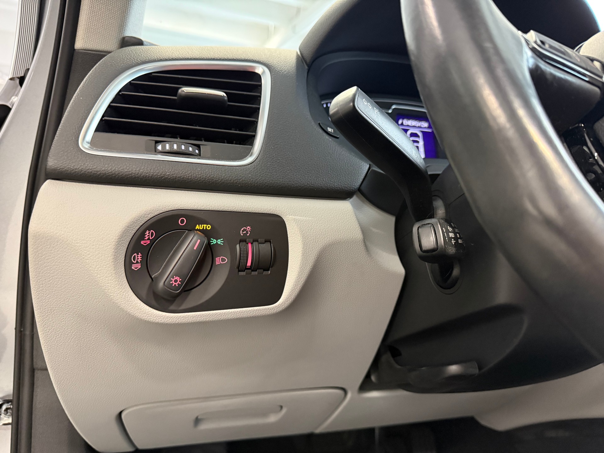 AUDI Q3 2.0 TFSI quattro S-tronic-image-11