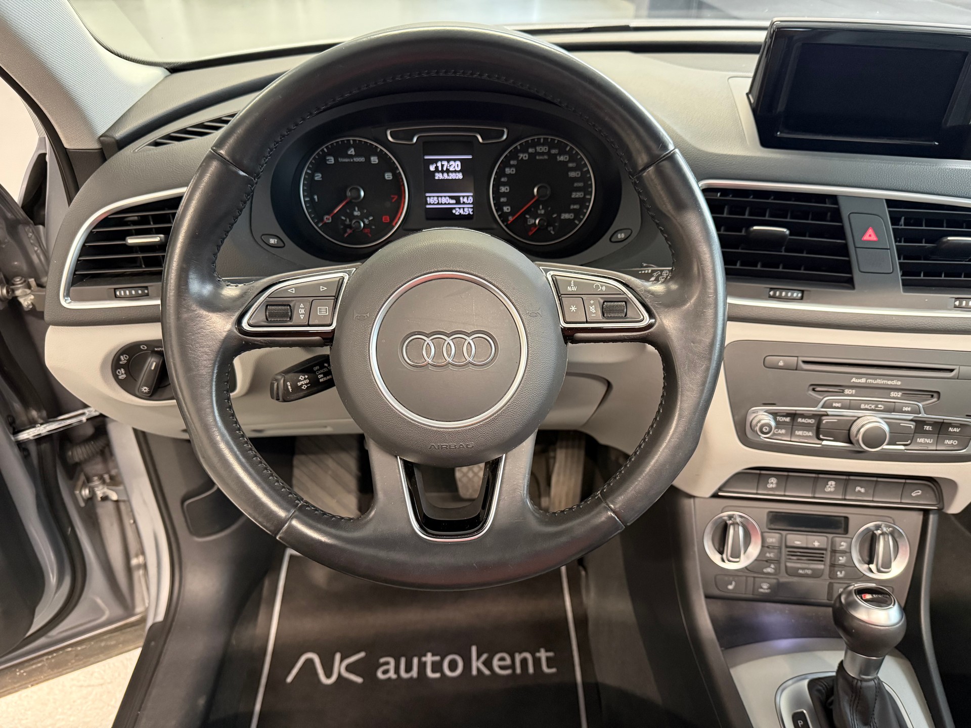 AUDI Q3 2.0 TFSI quattro S-tronic-image-7