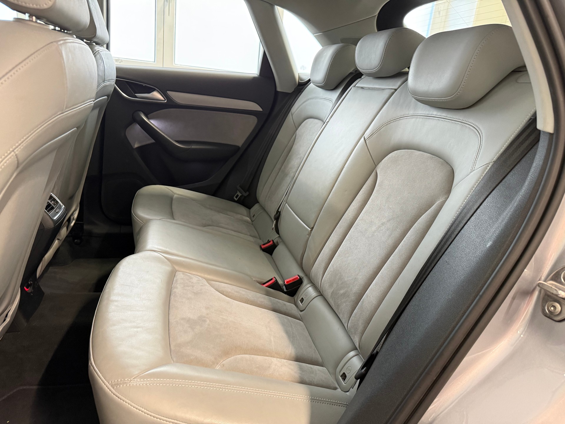 AUDI Q3 2.0 TFSI quattro S-tronic-image-19