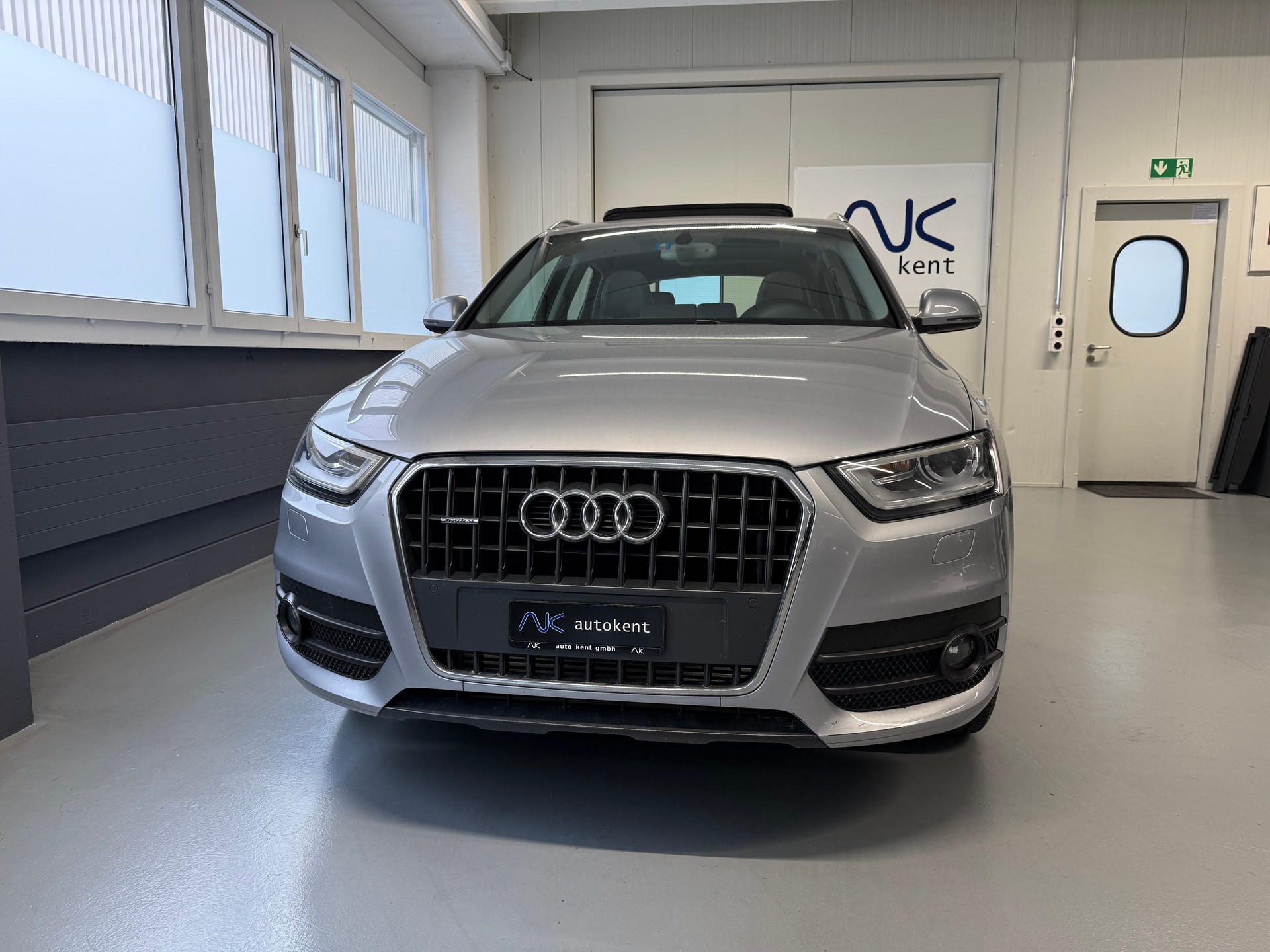 AUDI Q3 2.0 TFSI quattro S-tronic-image-1
