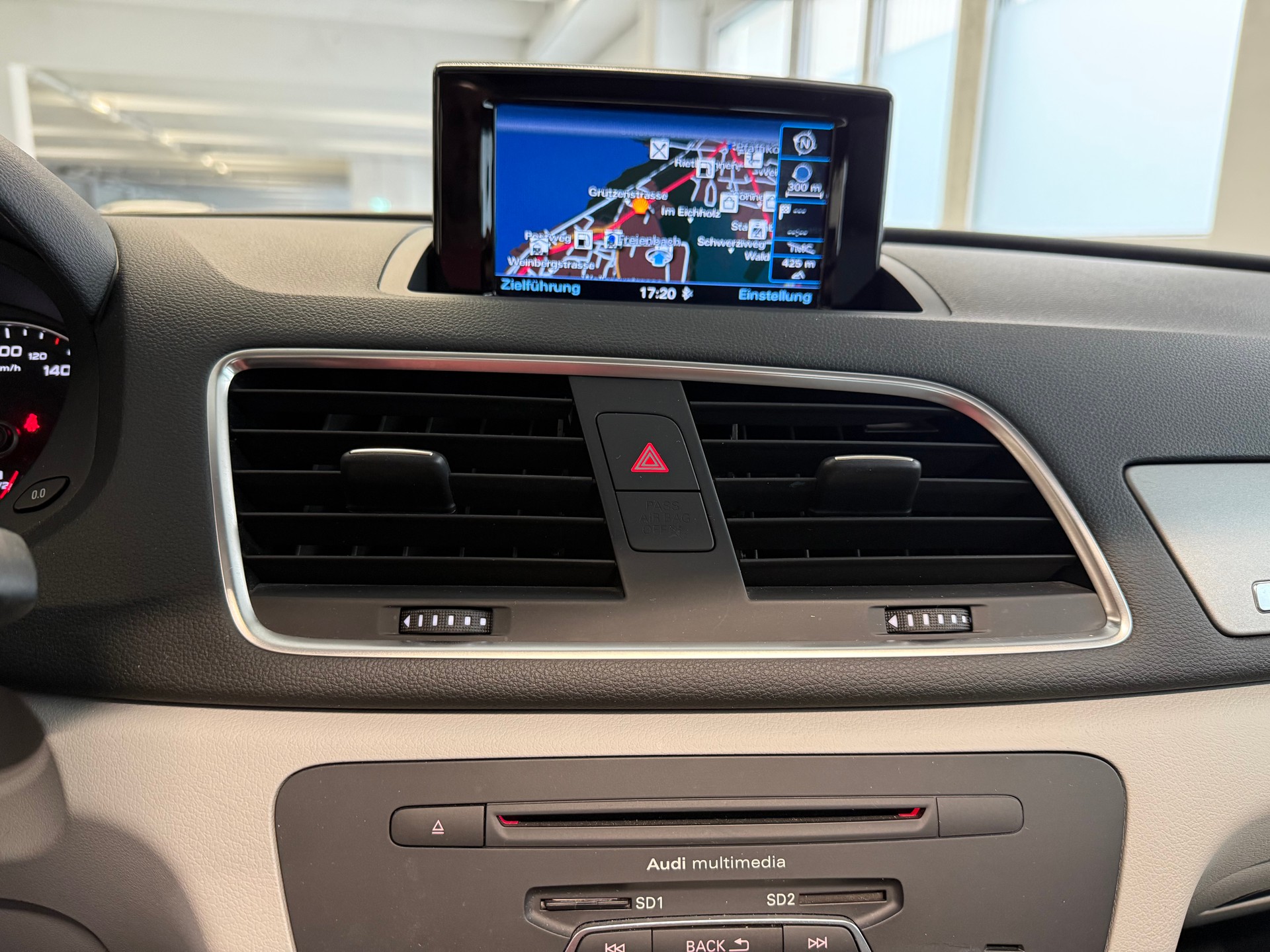 AUDI Q3 2.0 TFSI quattro S-tronic-image-8