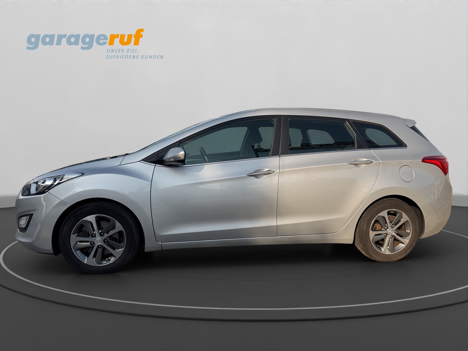 HYUNDAI i30 1.6 GDi Amplia-image-3