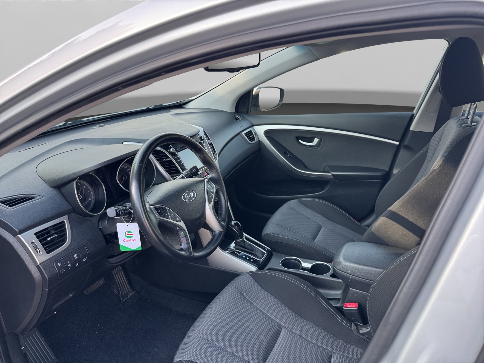 HYUNDAI i30 1.6 GDi Amplia-image-9