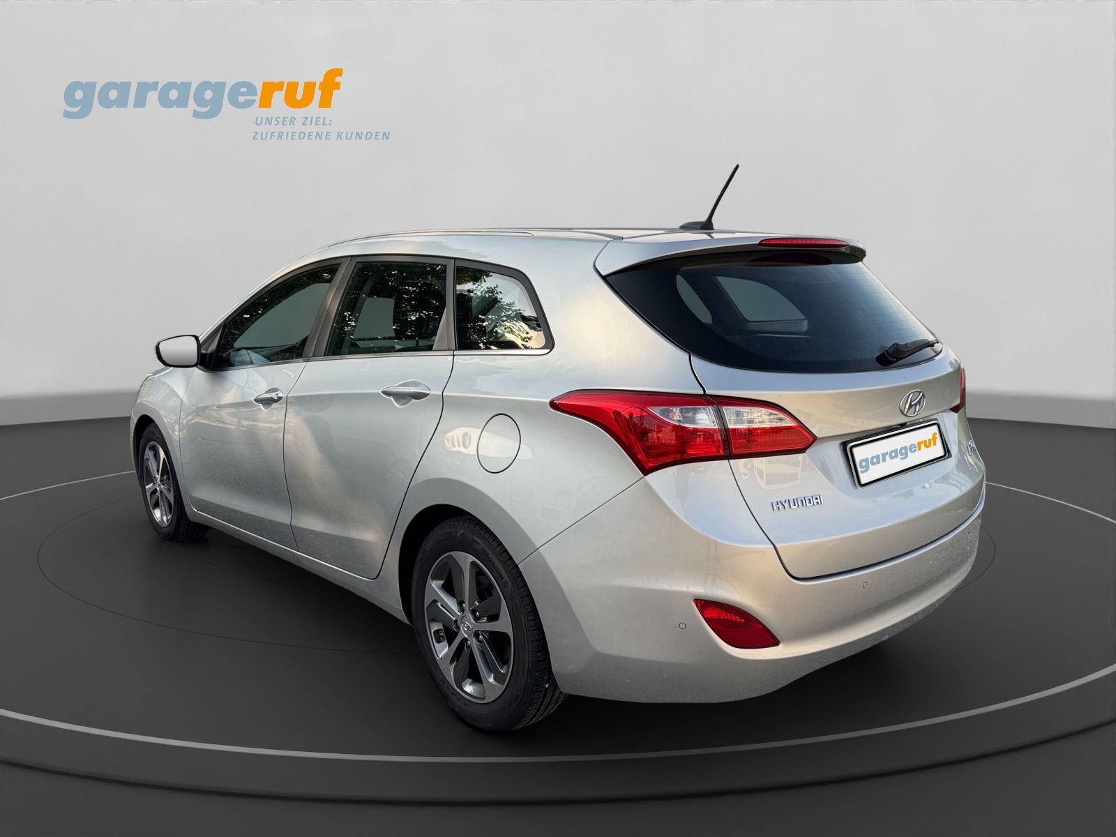 HYUNDAI i30 1.6 GDi Amplia-image-4