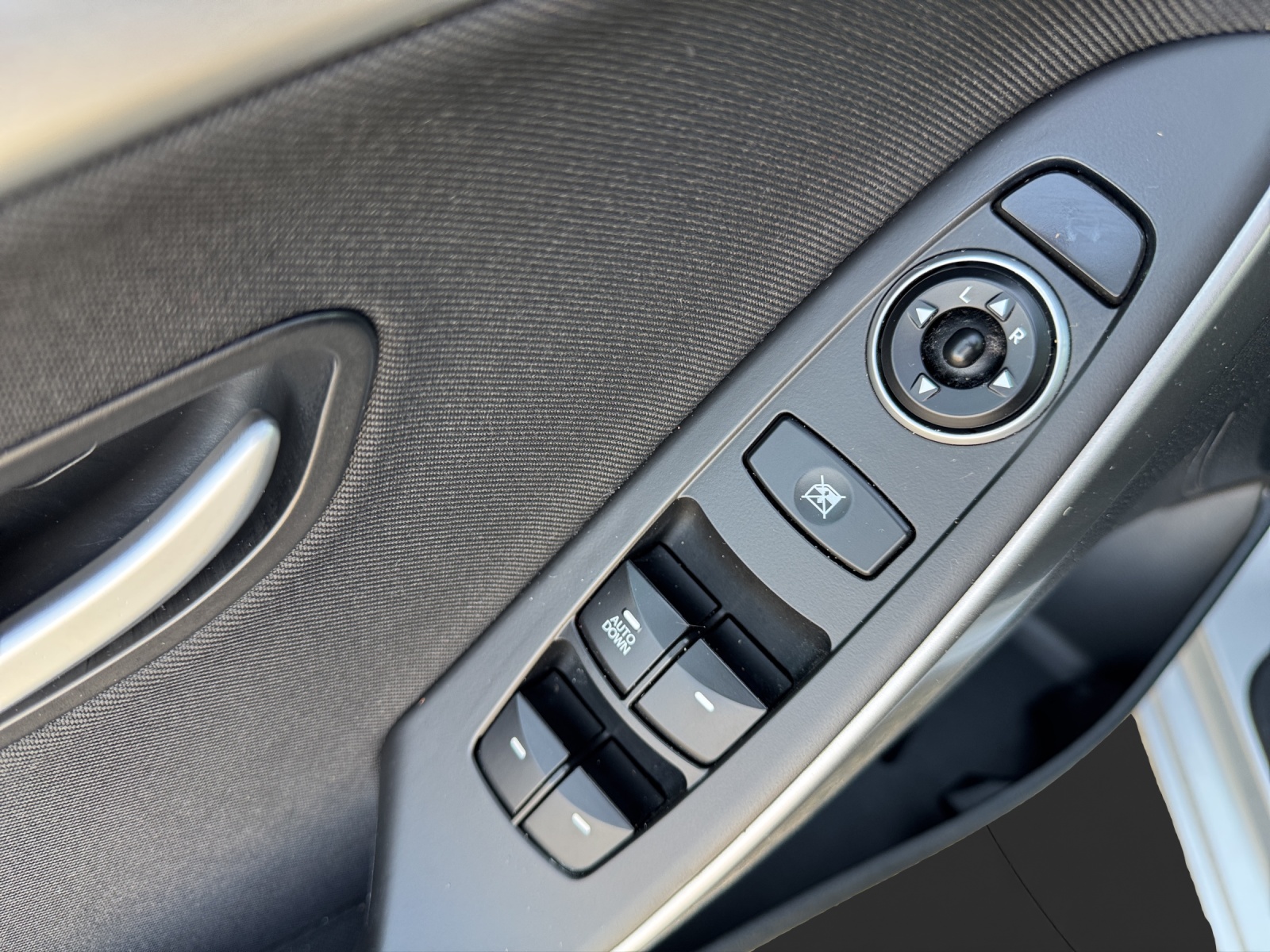 HYUNDAI i30 1.6 GDi Amplia-image-12