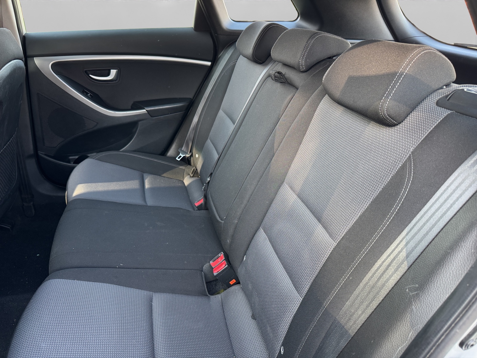 HYUNDAI i30 1.6 GDi Amplia-image-13