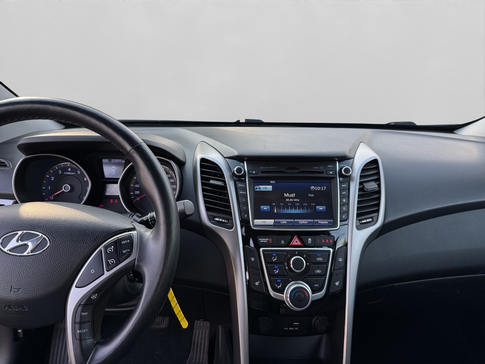 HYUNDAI i30 1.6 GDi Amplia-image-14