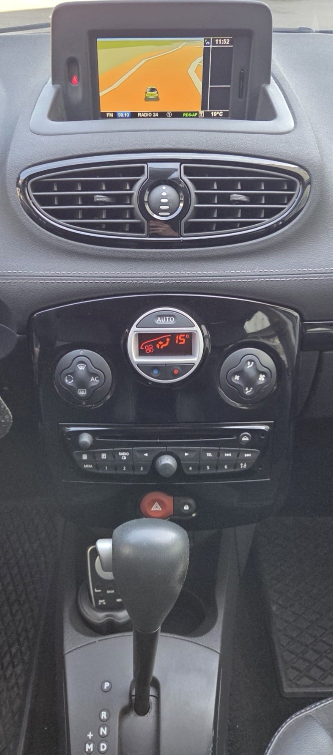 RENAULT Clio 1.6 16V Night&Day Automatic-image-9