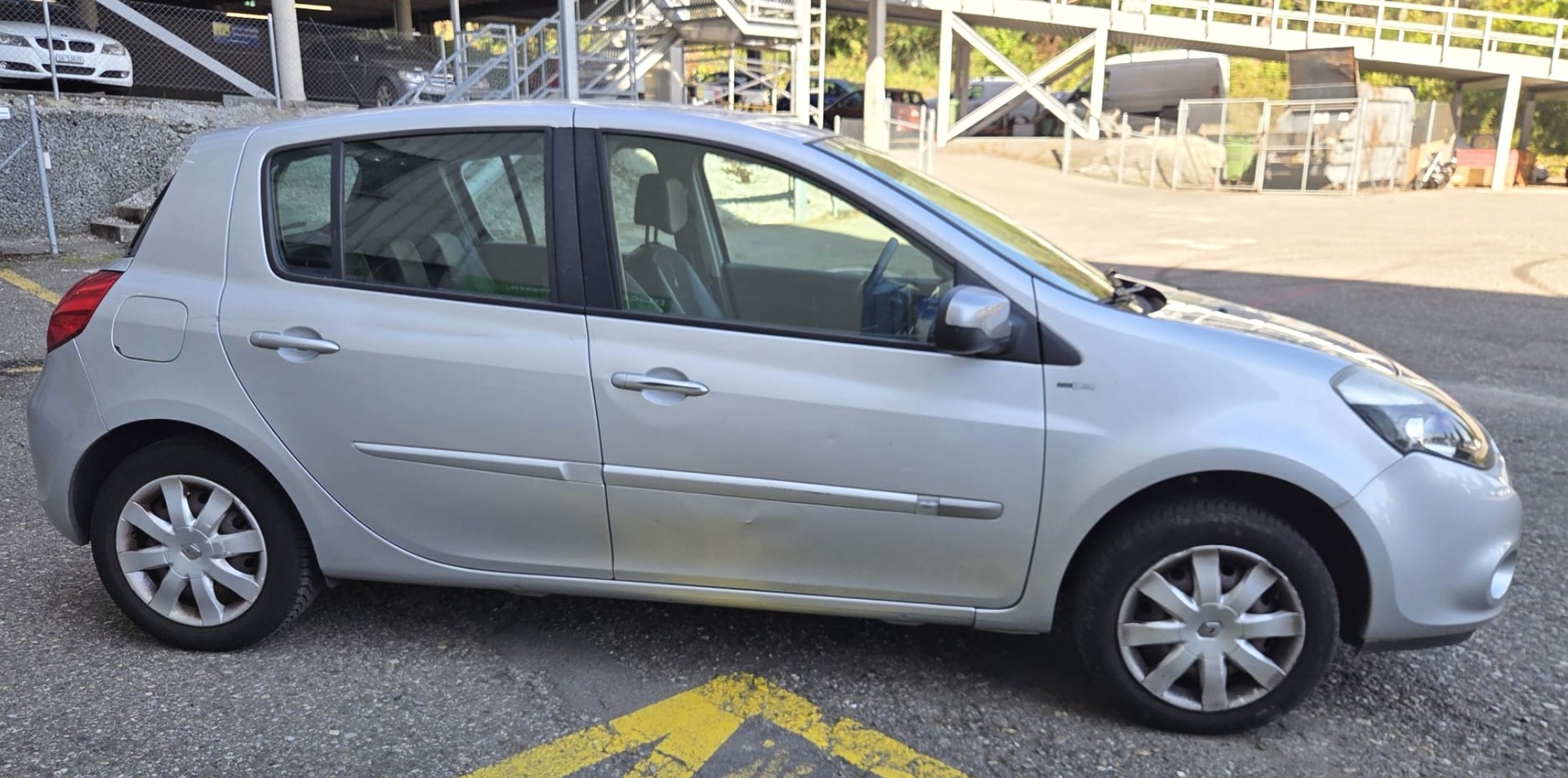 RENAULT Clio 1.6 16V Night&Day Automatic-image-6