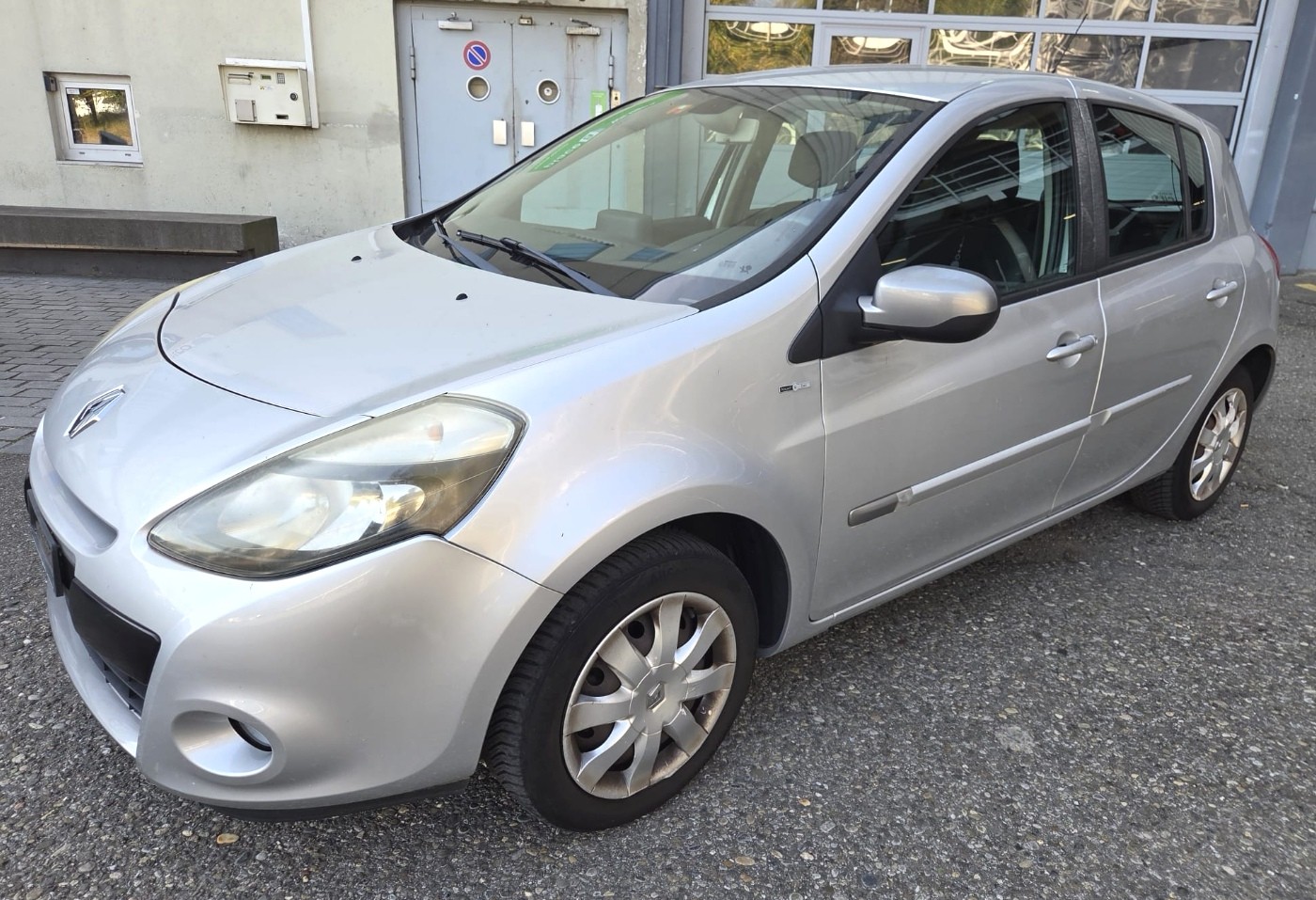 RENAULT Clio 1.6 16V Night&Day Automatic-image-1