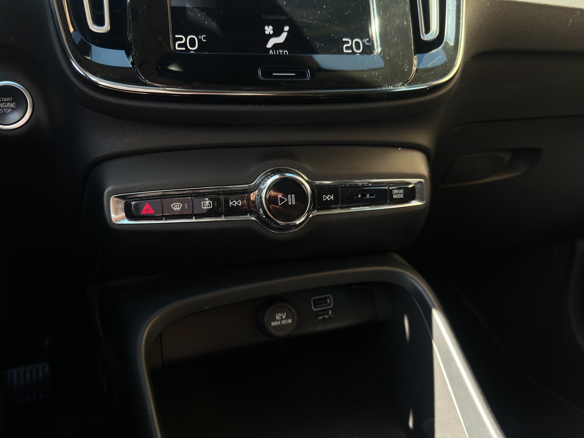VOLVO XC40 T5 TwE Inscription DCT-image-17