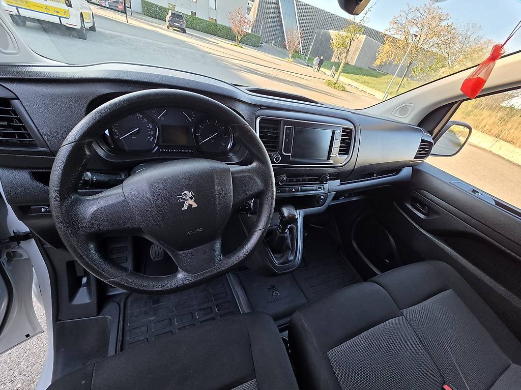 PEUGEOT Expert 1.5 BlueHDi 120 Compact-image-1