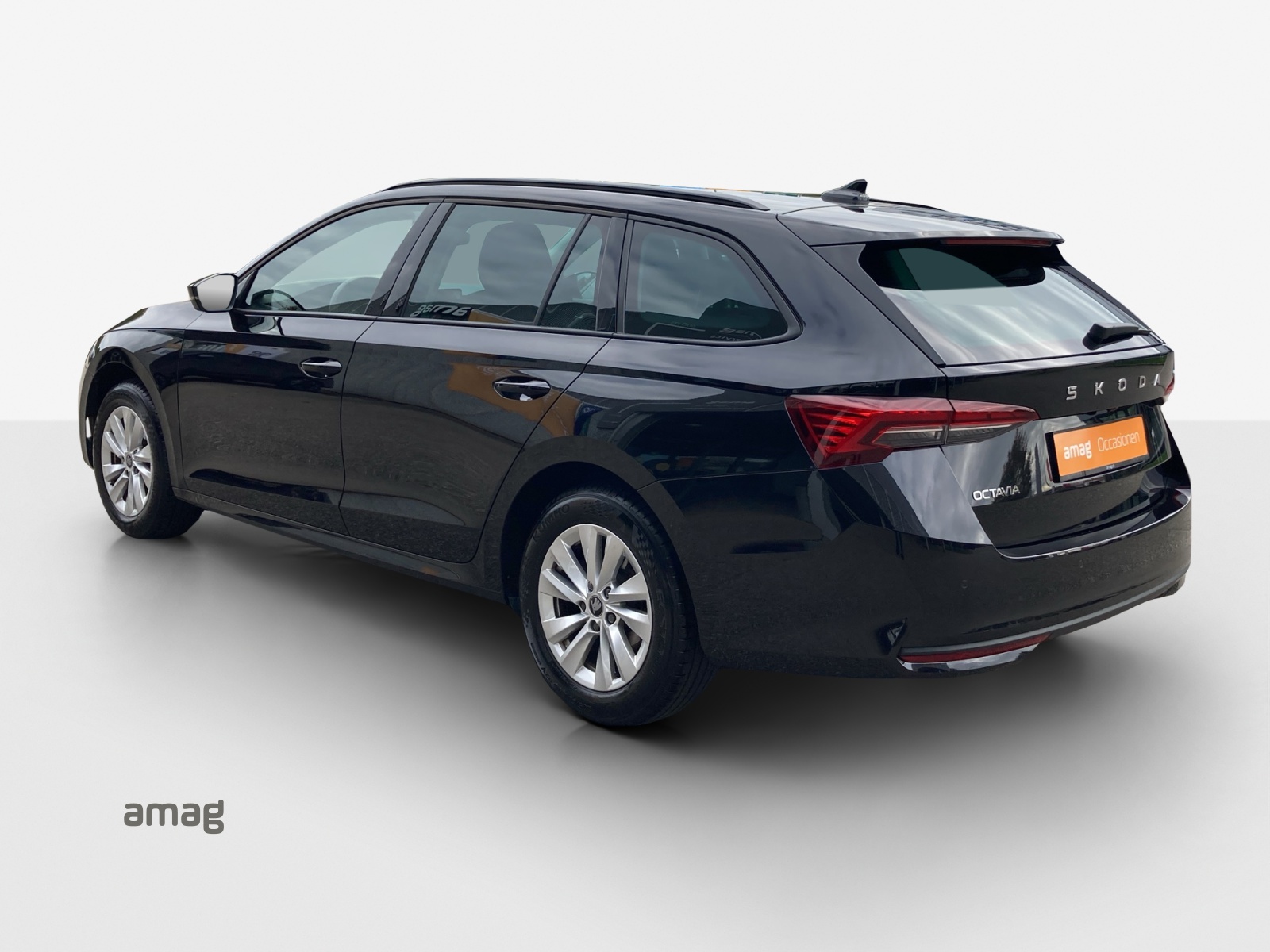 SKODA Octavia Combi 1.5 TSI mHEV DSG Dynamic-image-2