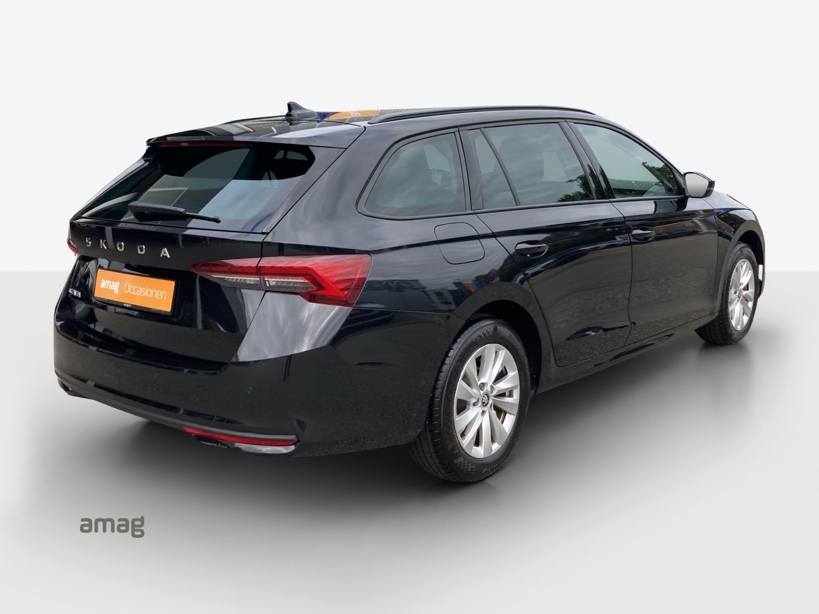 SKODA Octavia Combi 1.5 TSI mHEV DSG Dynamic-image-4
