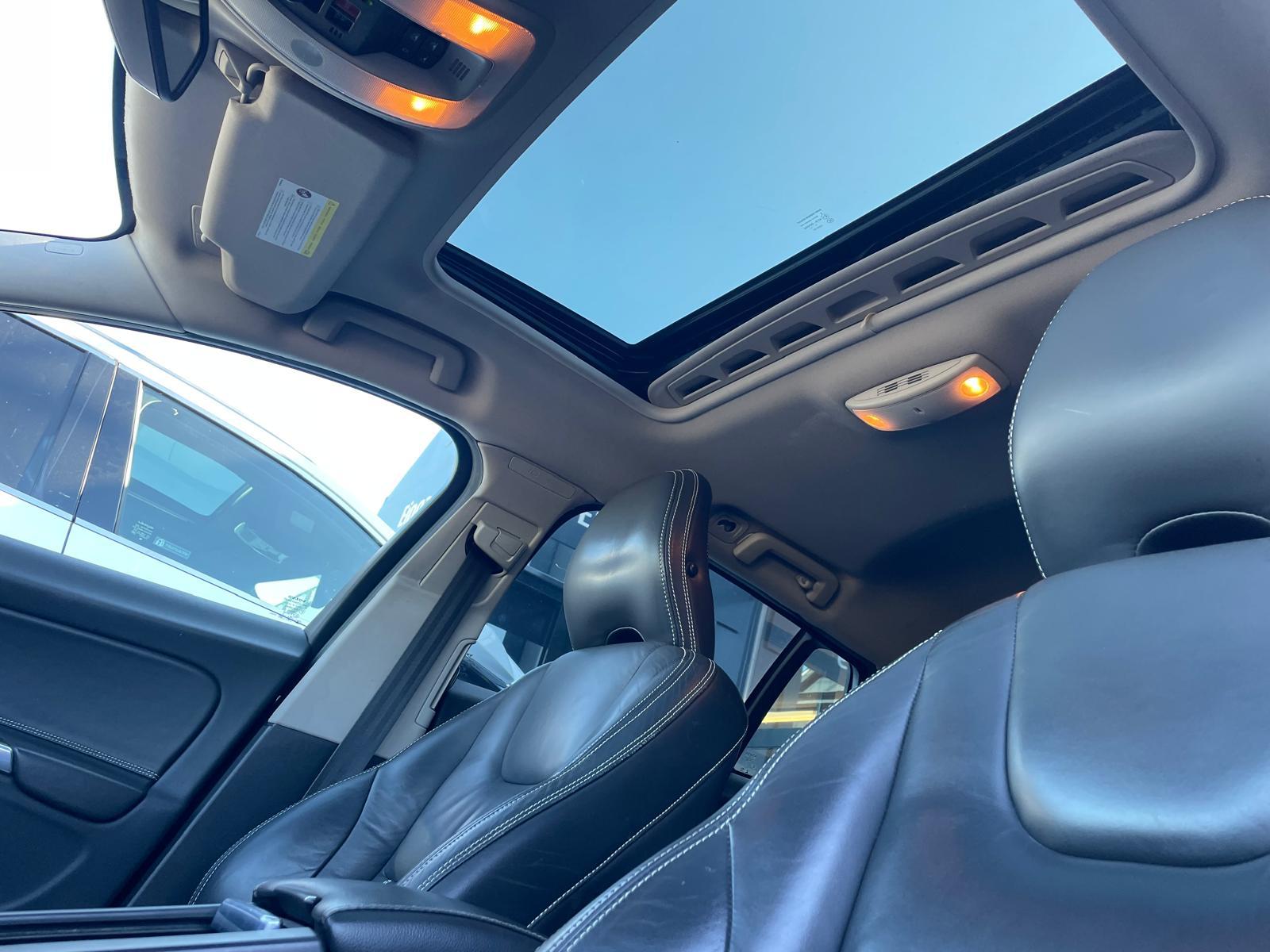 VOLVO V60 D6 AWD Plug-in Hybrid Pure Limited Geartronic-image-8