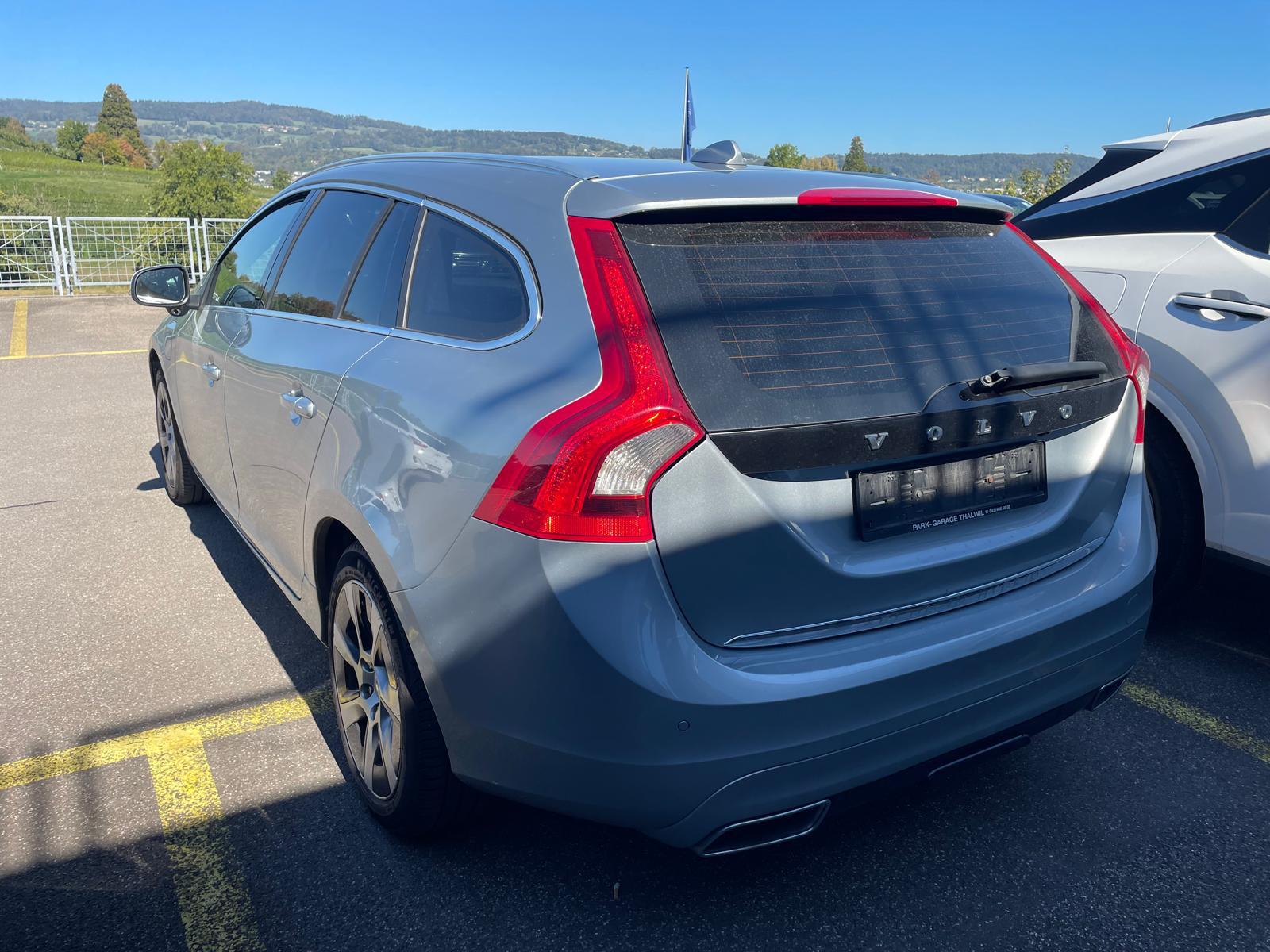 VOLVO V60 D6 AWD Plug-in Hybrid Pure Limited Geartronic-image-3