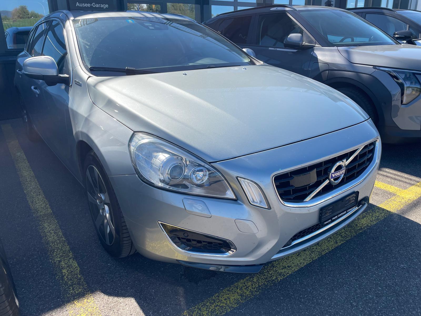 VOLVO V60 D6 AWD Plug-in Hybrid Pure Limited Geartronic-image-1