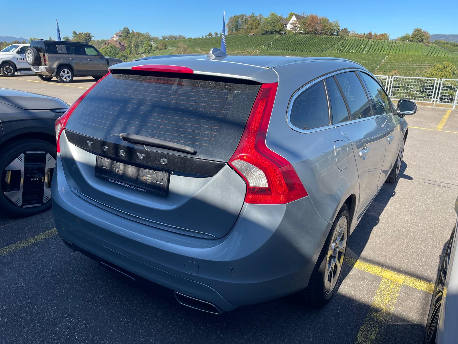 VOLVO V60 D6 AWD Plug-in Hybrid Pure Limited Geartronic-image-4