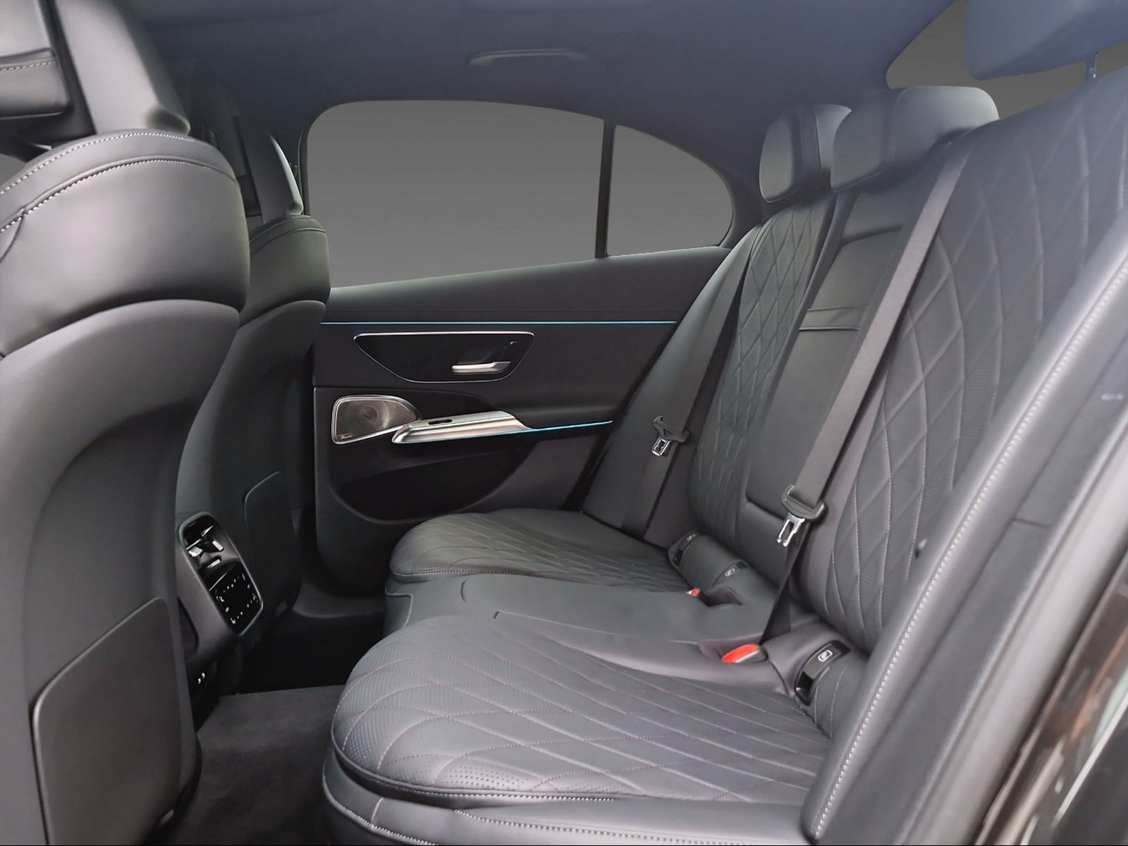 MERCEDES-BENZ E 220 d 4Matic-image-10