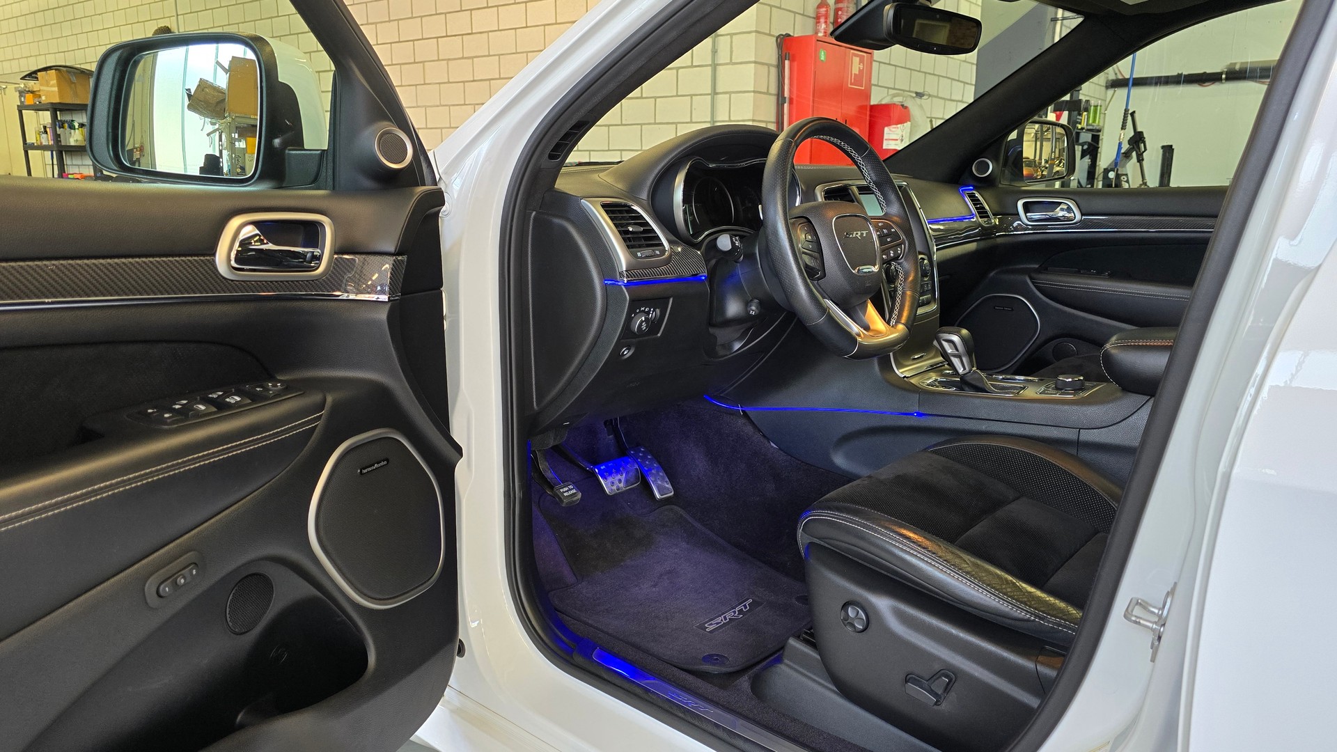 JEEP Grand Cherokee 6.4 V8 HEMI SRT8 Automatic-image-18