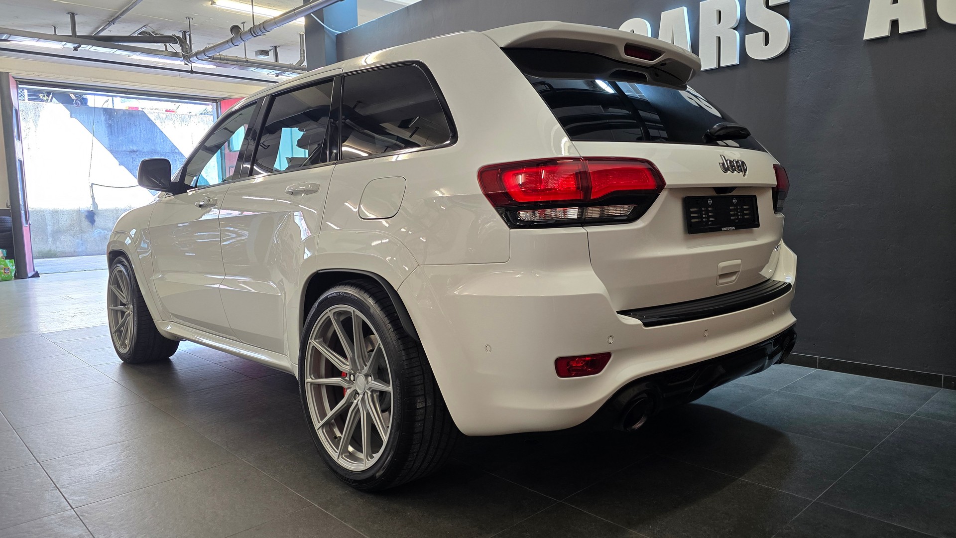 JEEP Grand Cherokee 6.4 V8 HEMI SRT8 Automatic-image-5