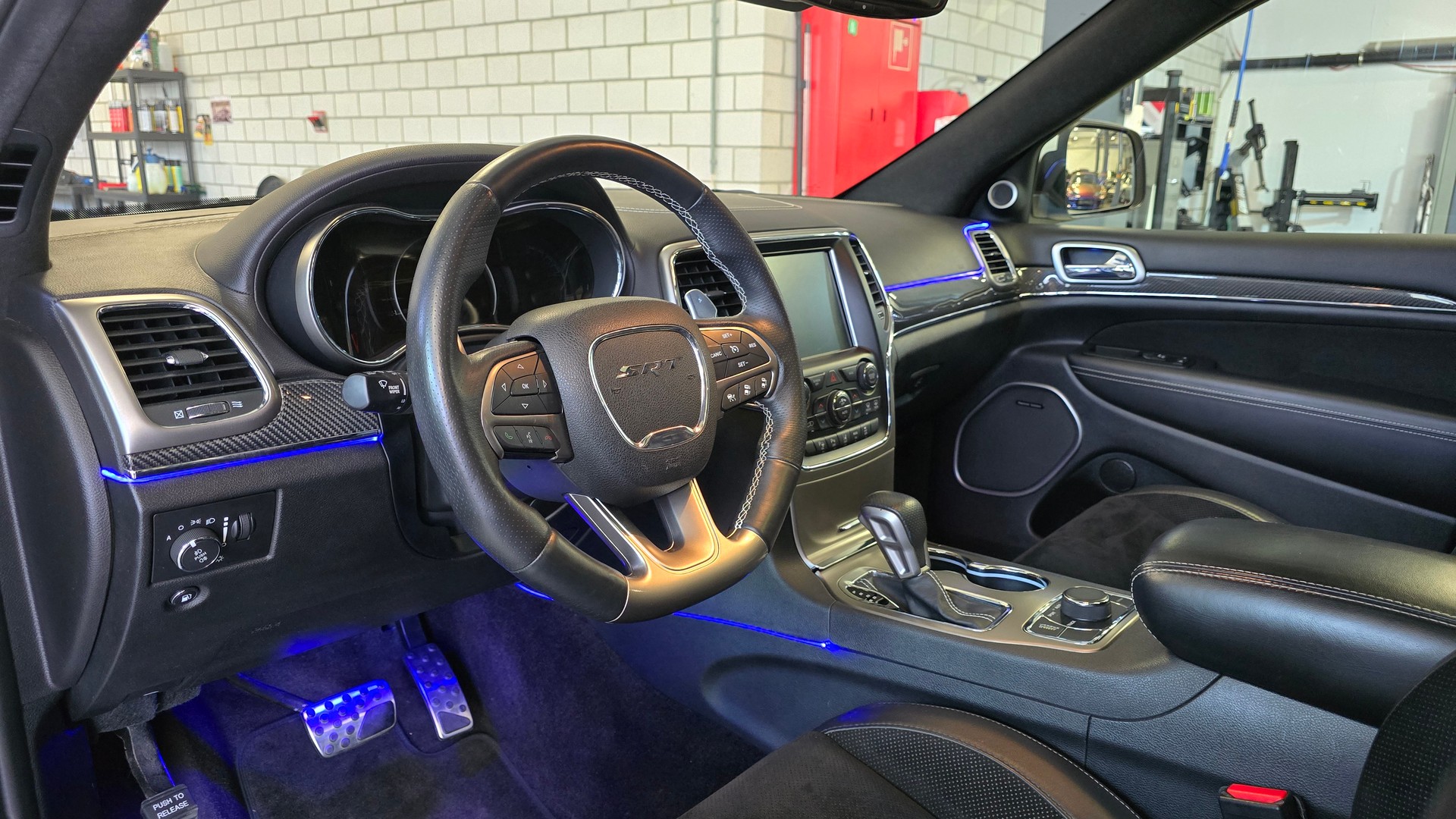 JEEP Grand Cherokee 6.4 V8 HEMI SRT8 Automatic-image-17