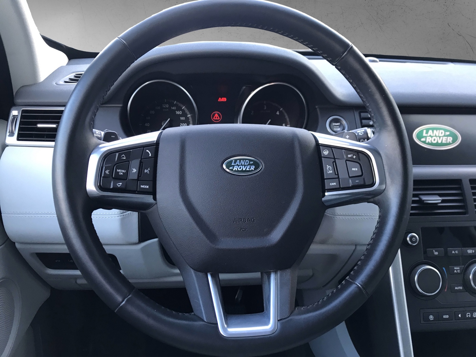 LAND ROVER Discovery Sport 2.0 TD4 Advantage AT9-image-8