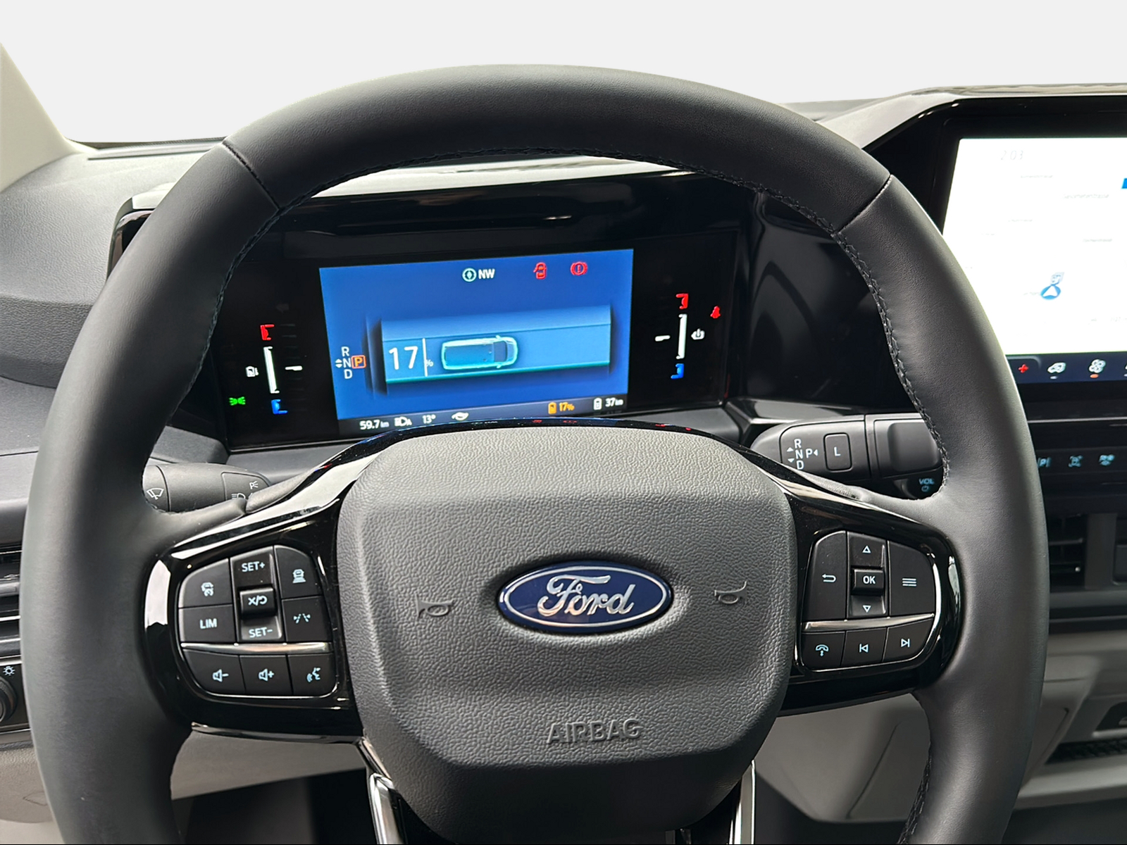 FORD E-Transit C Van 320 L1 Sport-image-11