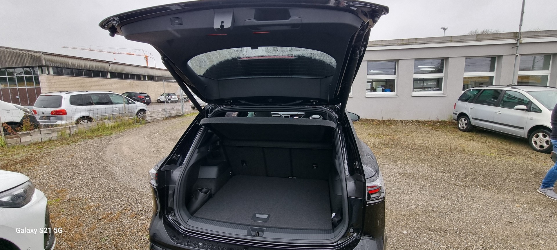 VW Tiguan 2.0 TDI SCR R-Line 4Motion DSG-image-3