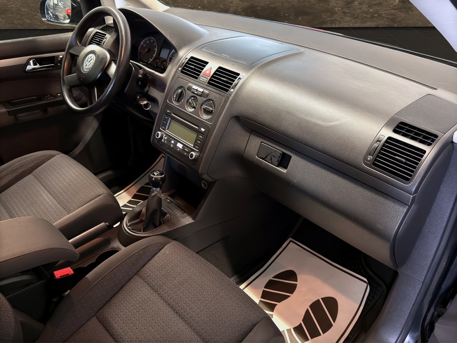 VW Touran 1.6 FSI Trendline-image-10