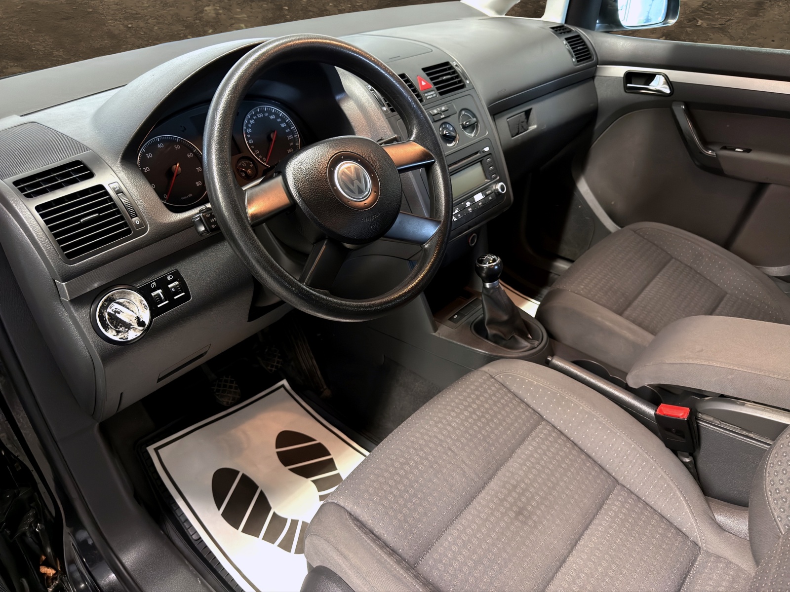 VW Touran 1.6 FSI Trendline-image-7