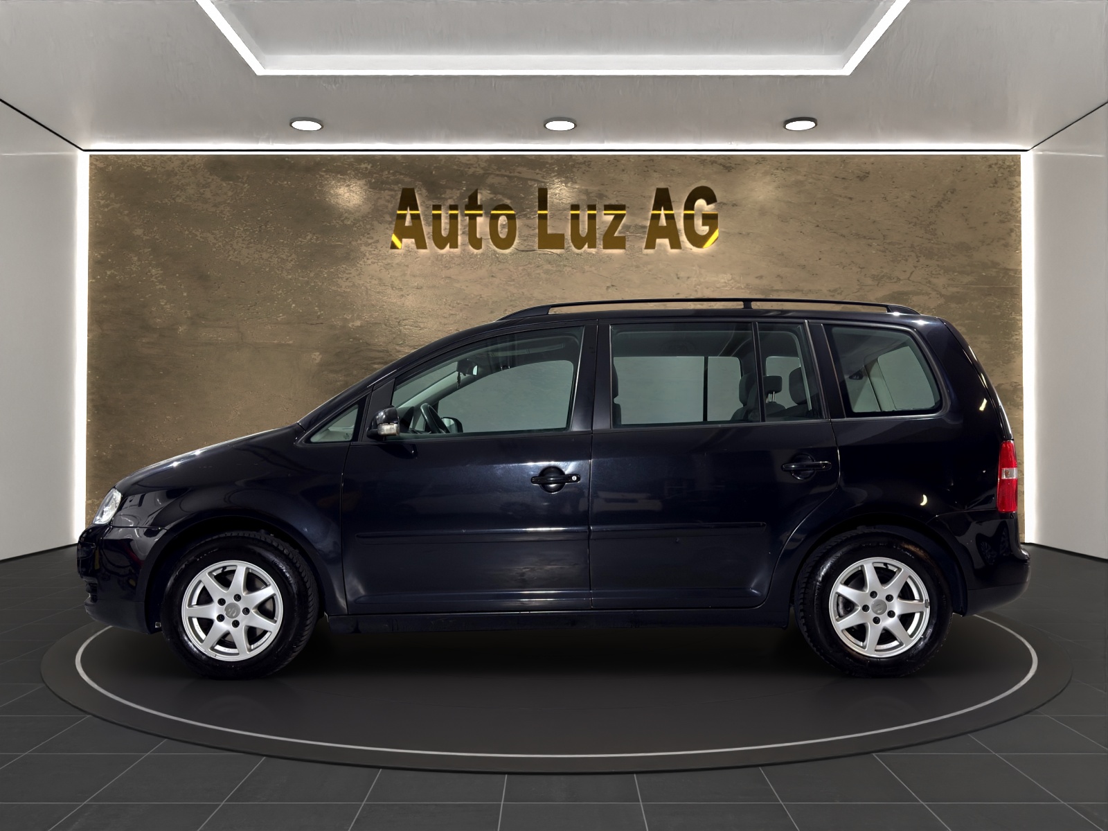 VW Touran 1.6 FSI Trendline-image-4
