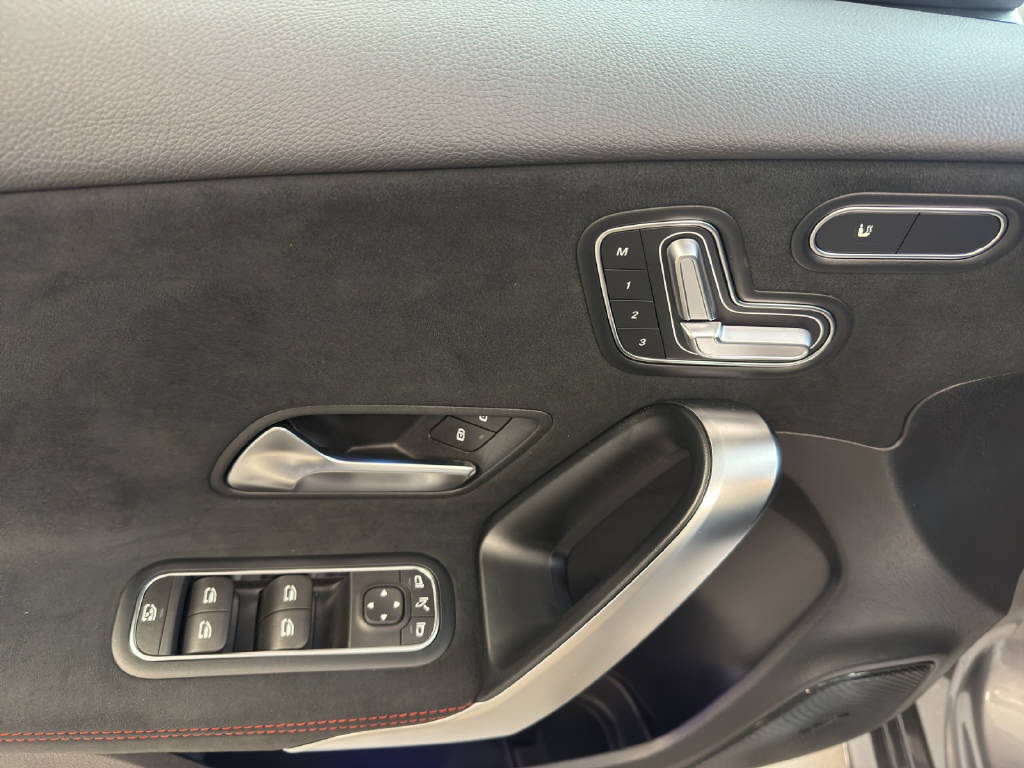 MERCEDES-BENZ A 200 AMG Line Night Star-image-6