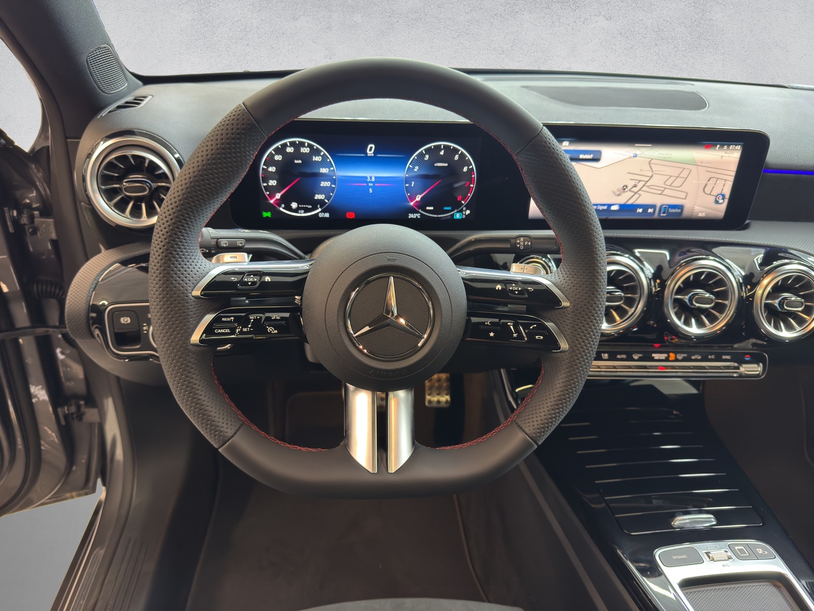 MERCEDES-BENZ A 200 AMG Line Night Star-image-11