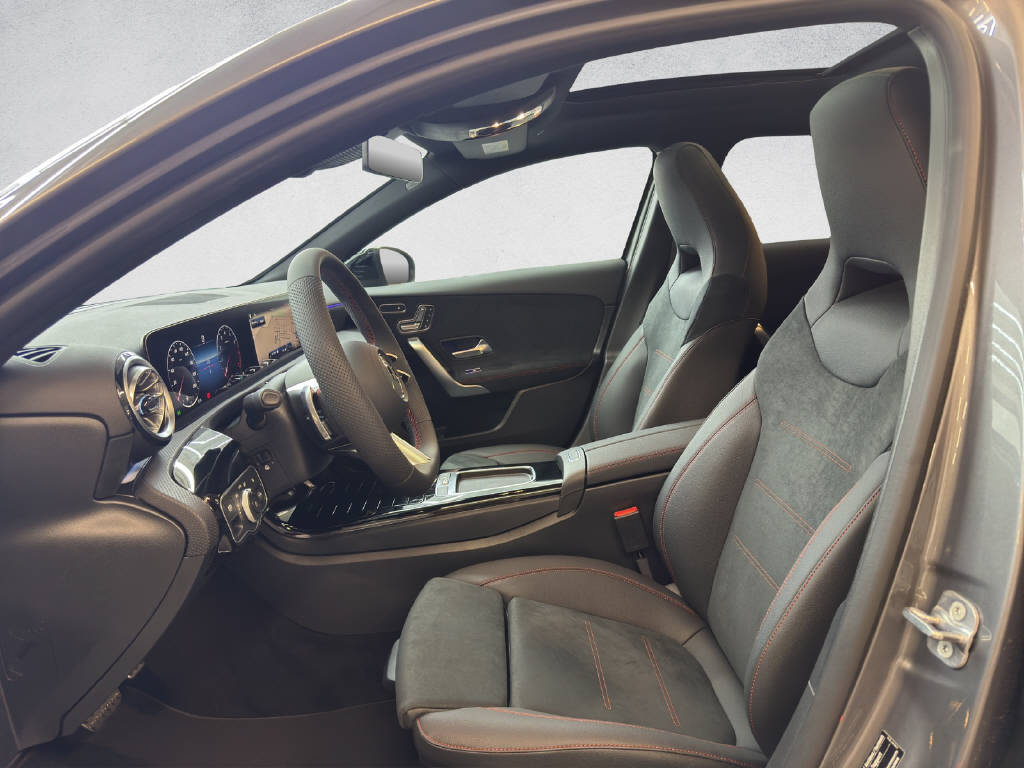 MERCEDES-BENZ A 200 AMG Line Night Star-image-10