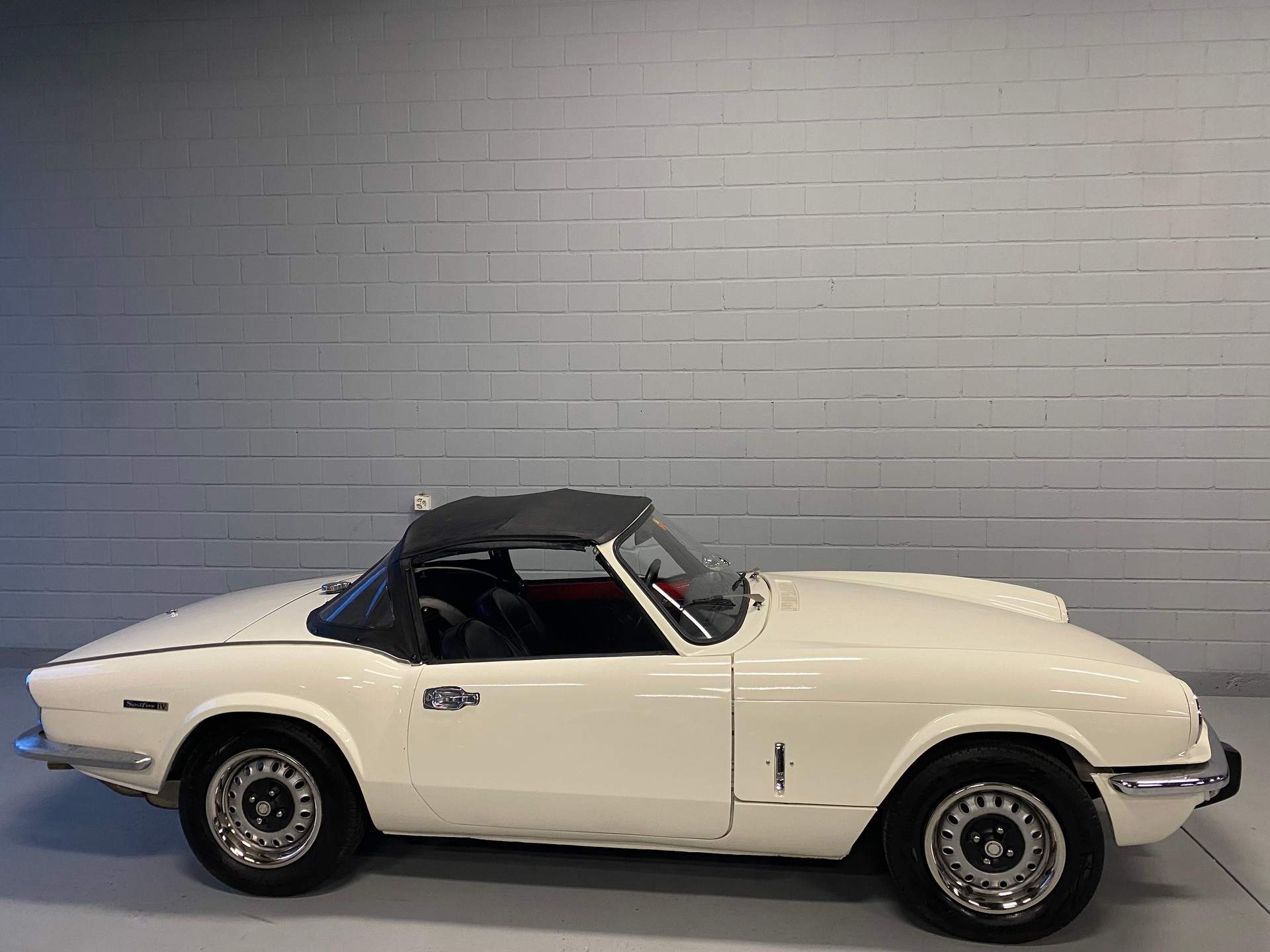 TRIUMPH Spitfire IV-image-1