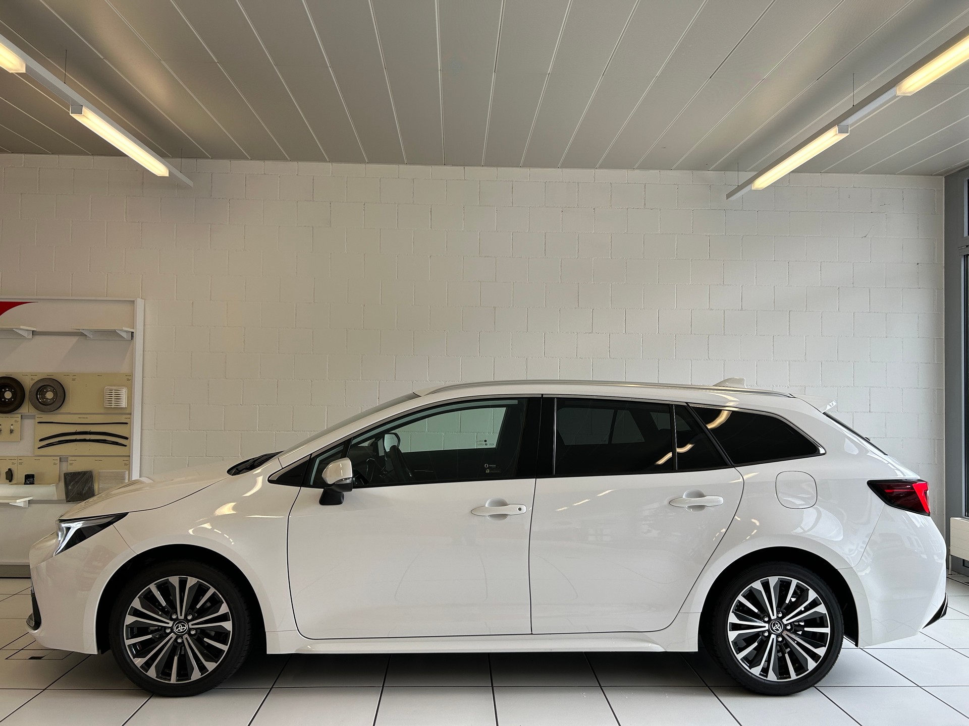 TOYOTA Corolla Touring Sports 1.8 HSD Trend e-CVT-image-1