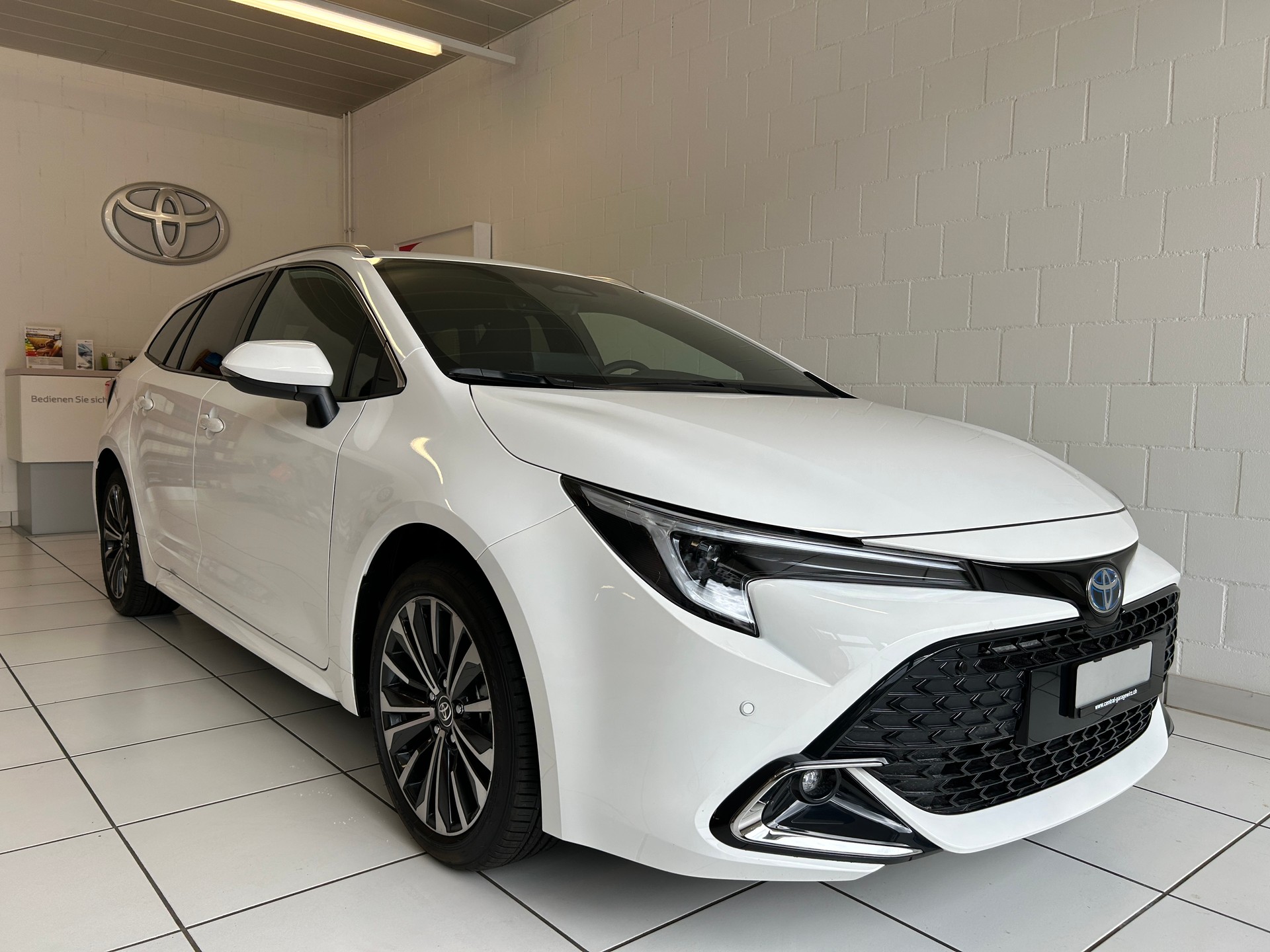 TOYOTA Corolla Touring Sports 1.8 HSD Trend e-CVT-image-5