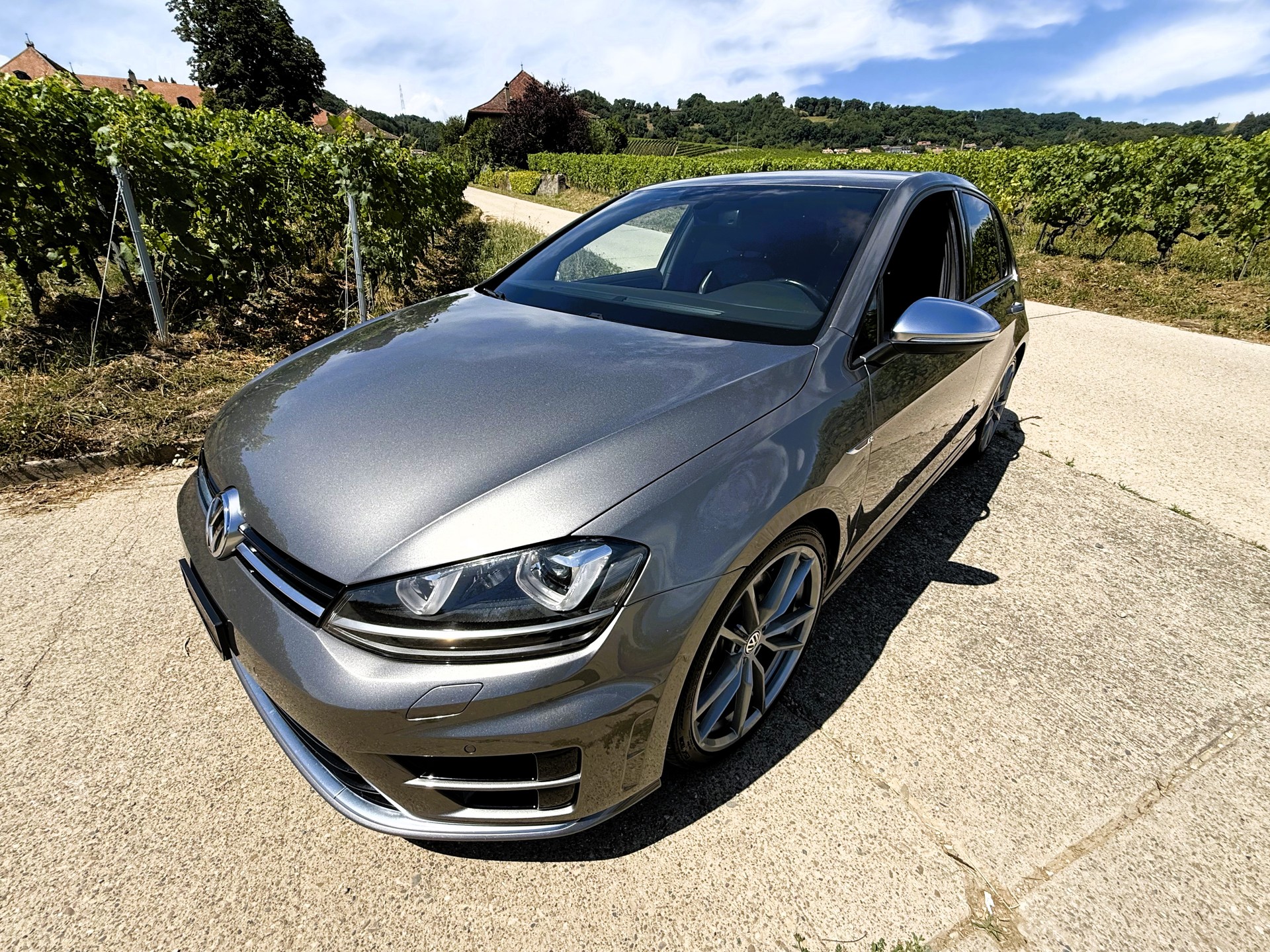 VW Golf 2.0 TSI R 4Motion-image-0