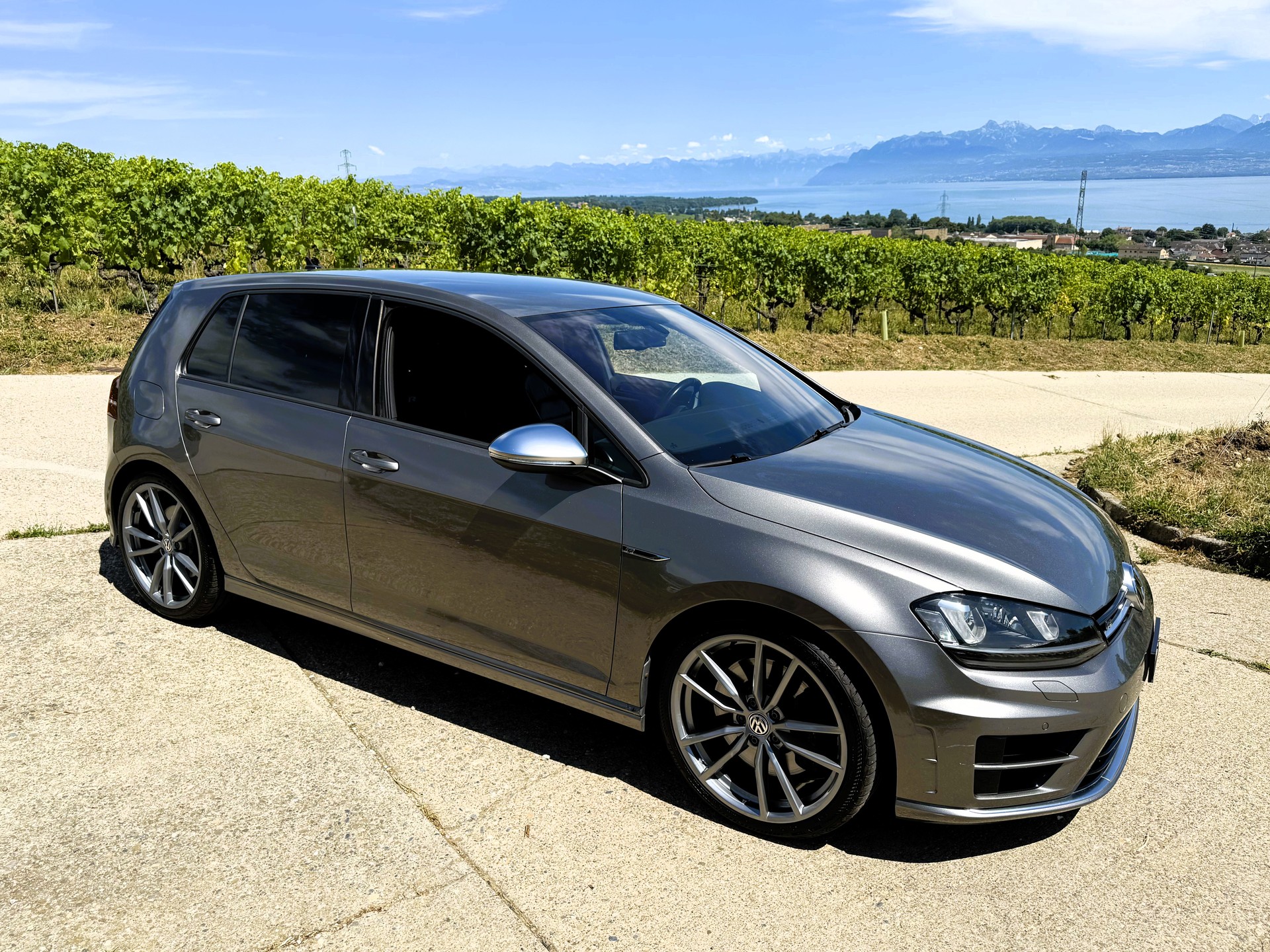 VW Golf 2.0 TSI R 4Motion-image-3