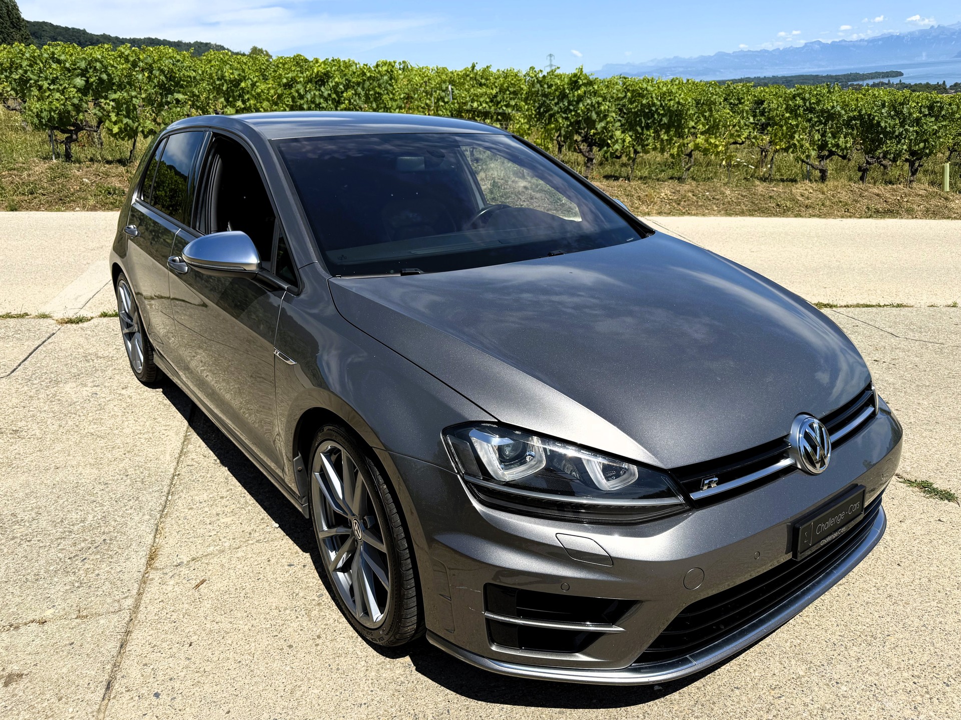 VW Golf 2.0 TSI R 4Motion-image-2