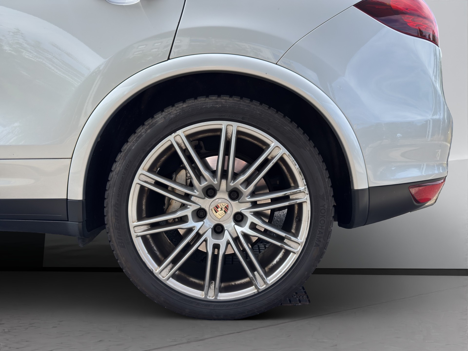 PORSCHE CAYENNE TURBO-image-19