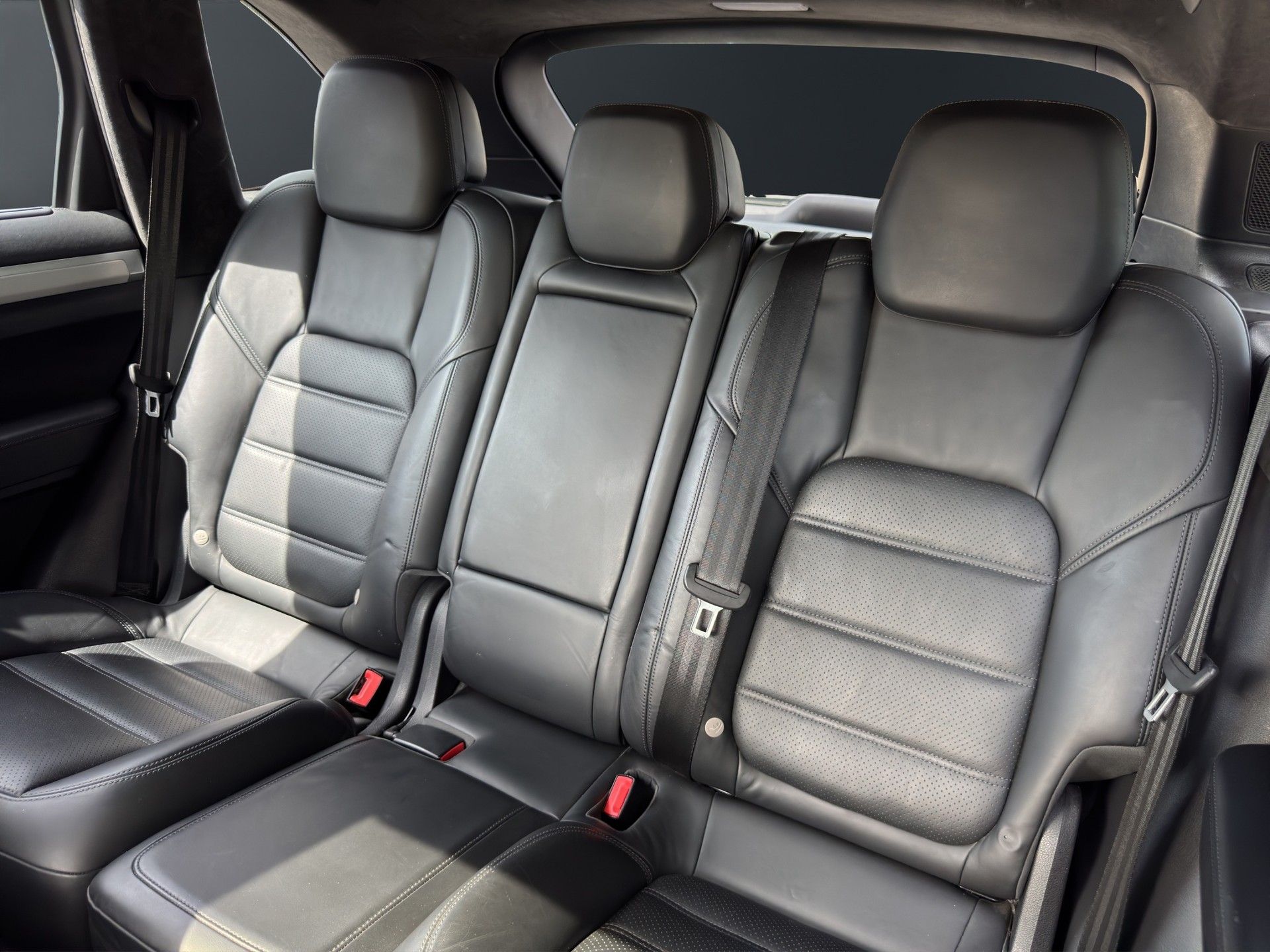 PORSCHE CAYENNE TURBO-image-11