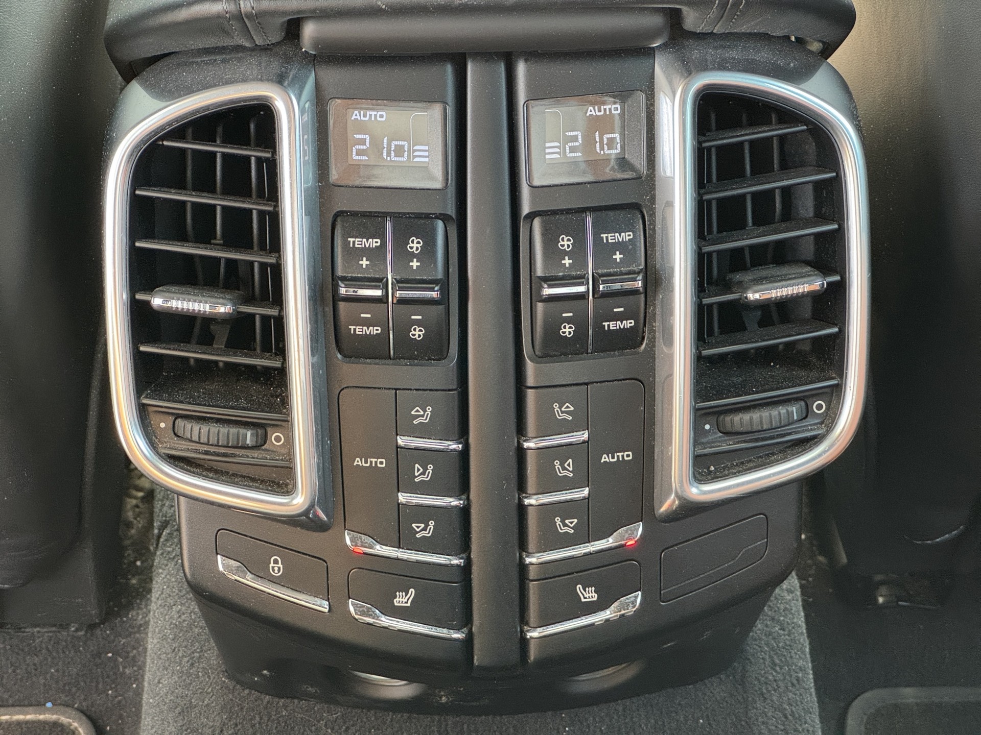 PORSCHE CAYENNE TURBO-image-23