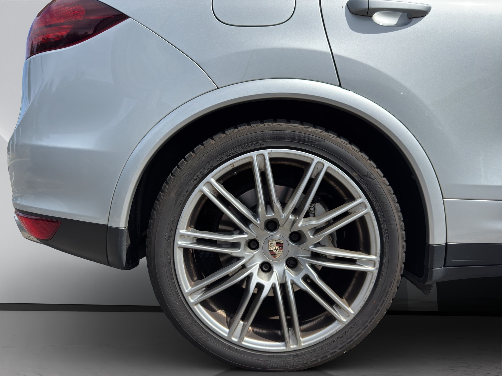 PORSCHE CAYENNE TURBO-image-20