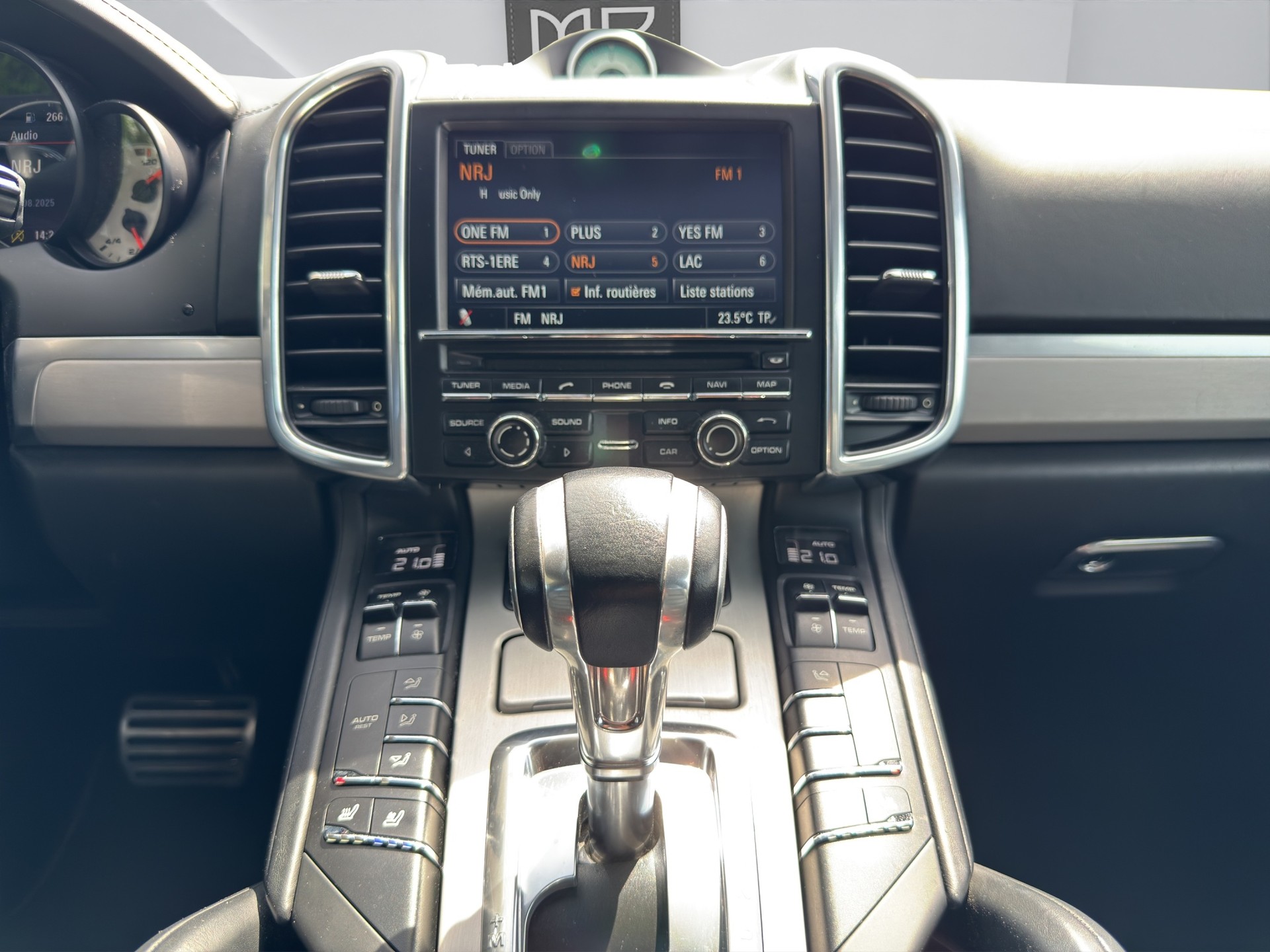 PORSCHE CAYENNE TURBO-image-14