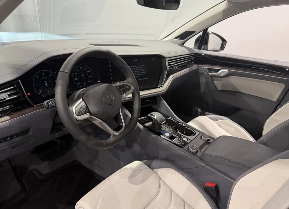 VW Touareg 3.0 TDI Elegance Tiptronic-image-3