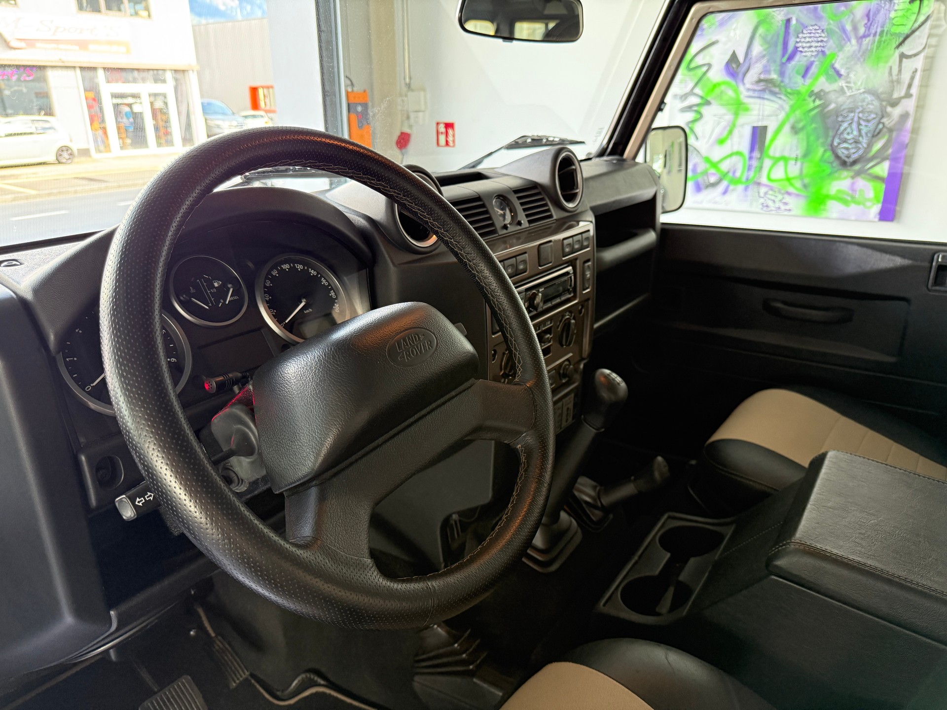 LAND ROVER Defender 110 2.2 TD4 Station Wagon-image-7