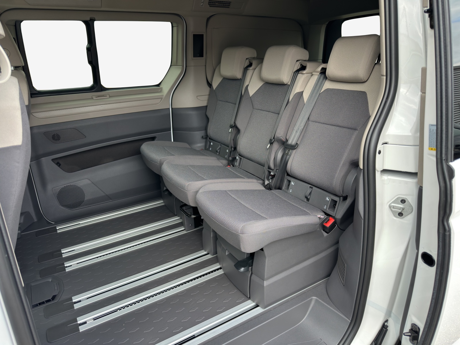 VW California 2.0 TDI Beach Tour-image-11
