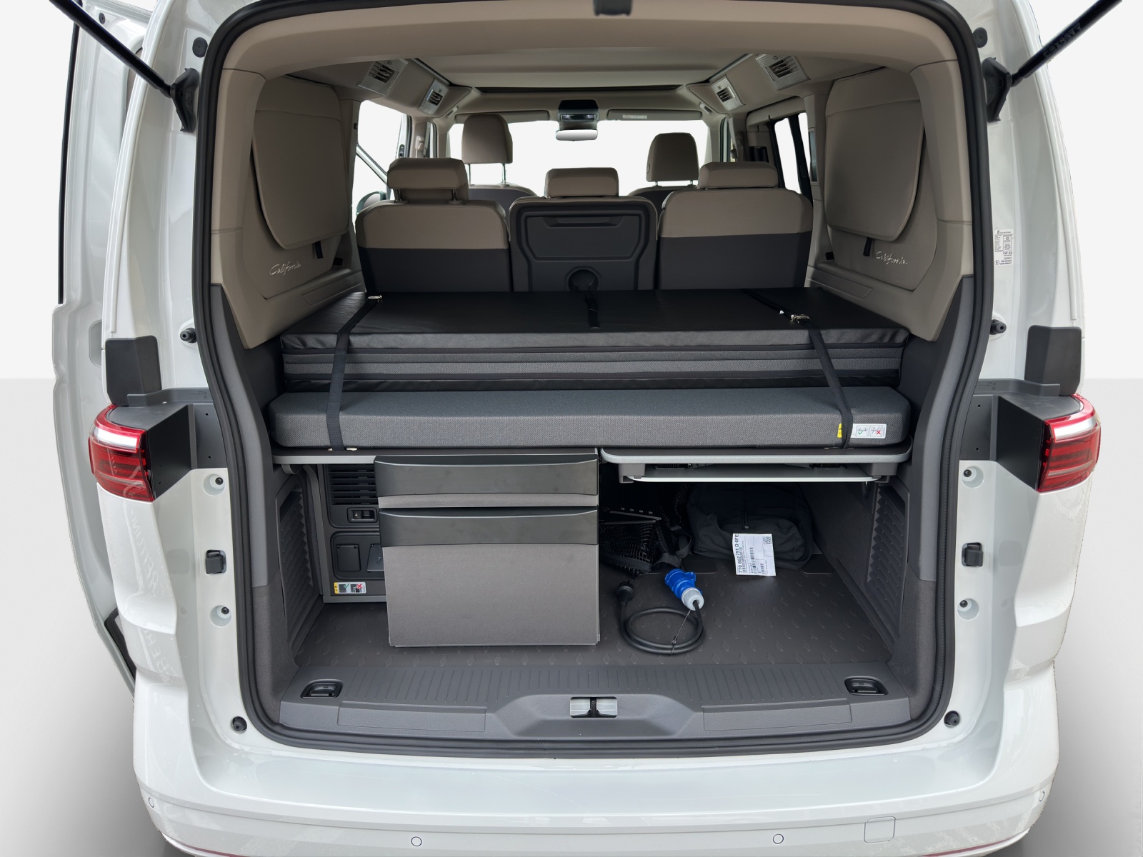 VW California 2.0 TDI Beach Tour-image-12